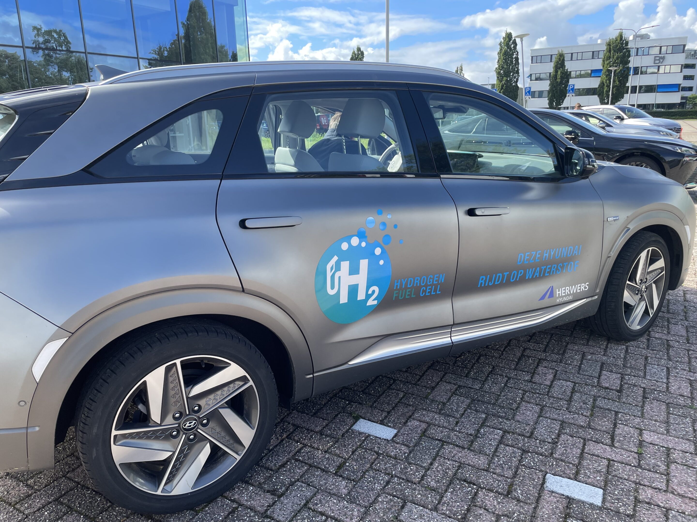 Hyundai nexo personenauto op waterstof